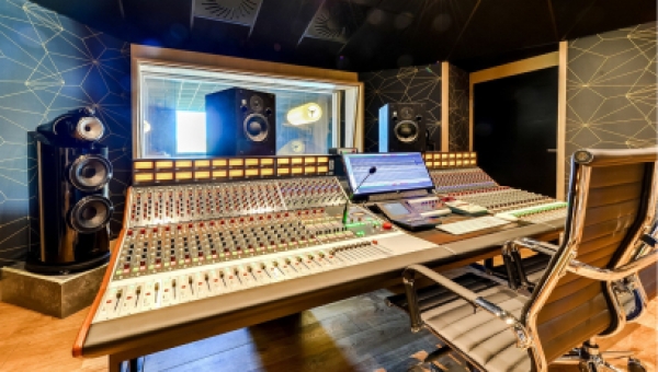 Звукоизоляция студий звукозаписи и комнат прослушивания